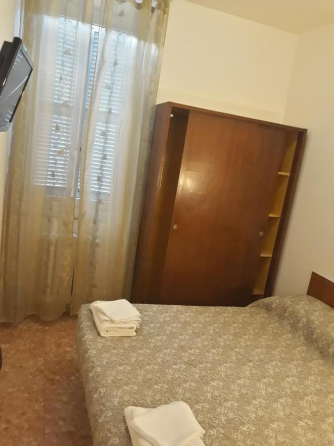 פוליניו Hotel La Torretta מראה חיצוני תמונה