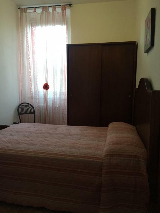 פוליניו Hotel La Torretta מראה חיצוני תמונה