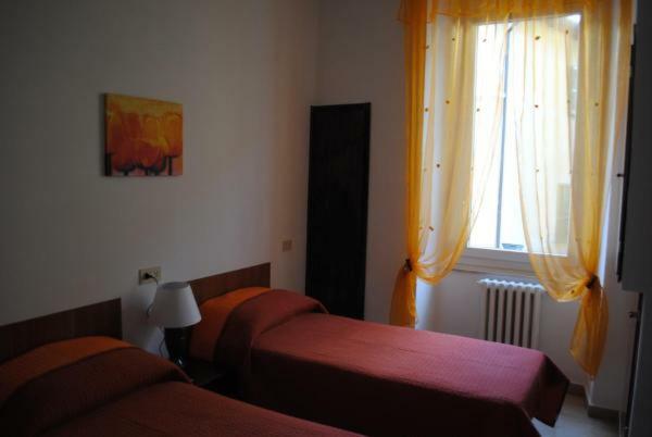 פוליניו Hotel La Torretta מראה חיצוני תמונה