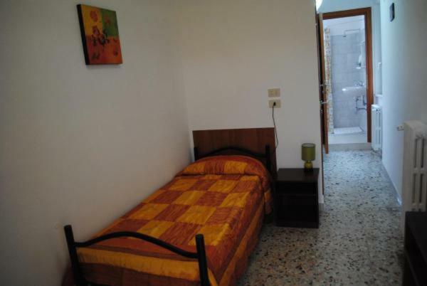 פוליניו Hotel La Torretta מראה חיצוני תמונה
