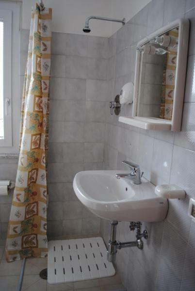 פוליניו Hotel La Torretta מראה חיצוני תמונה